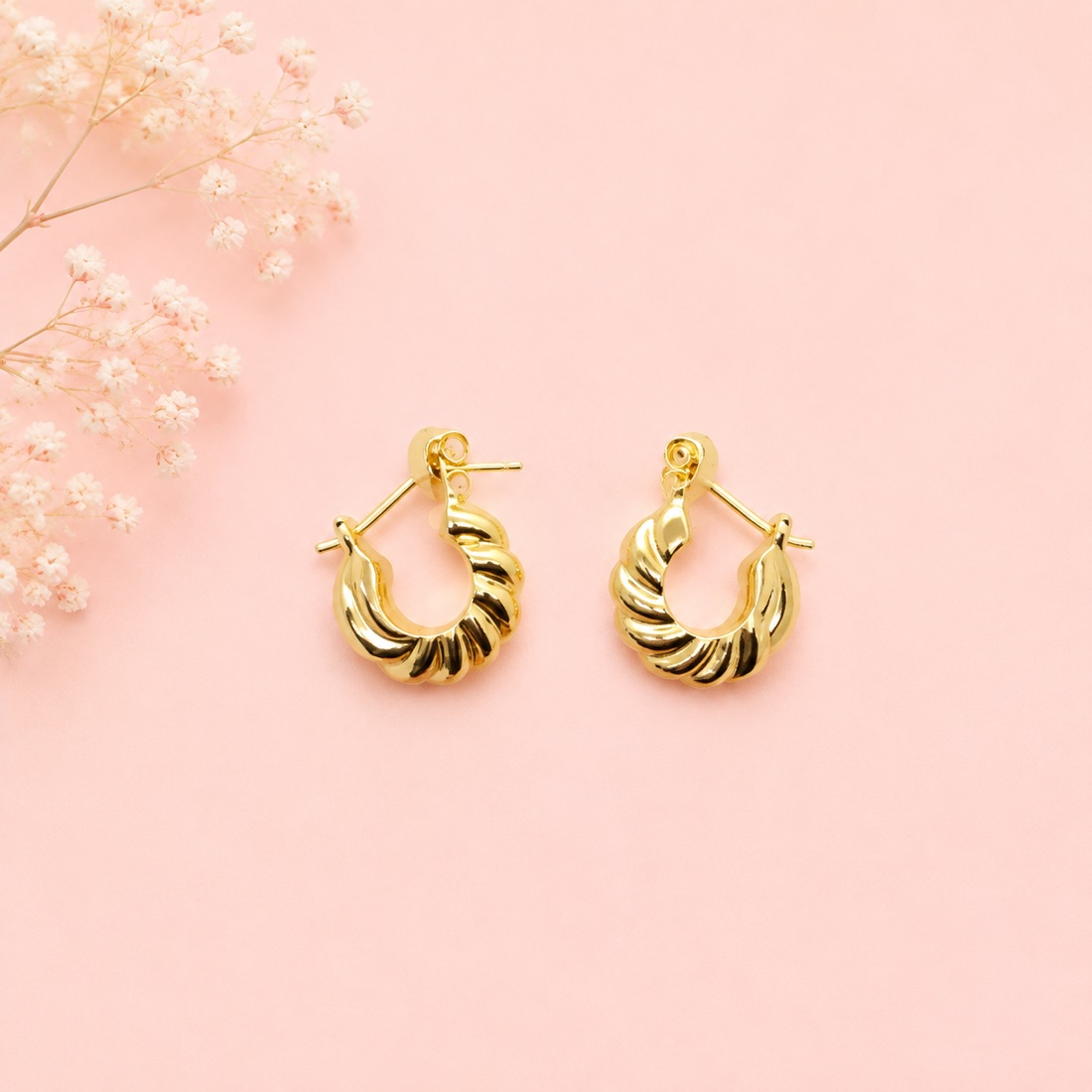 Aretes Croissant · Baño de oro 18k · antialérgico