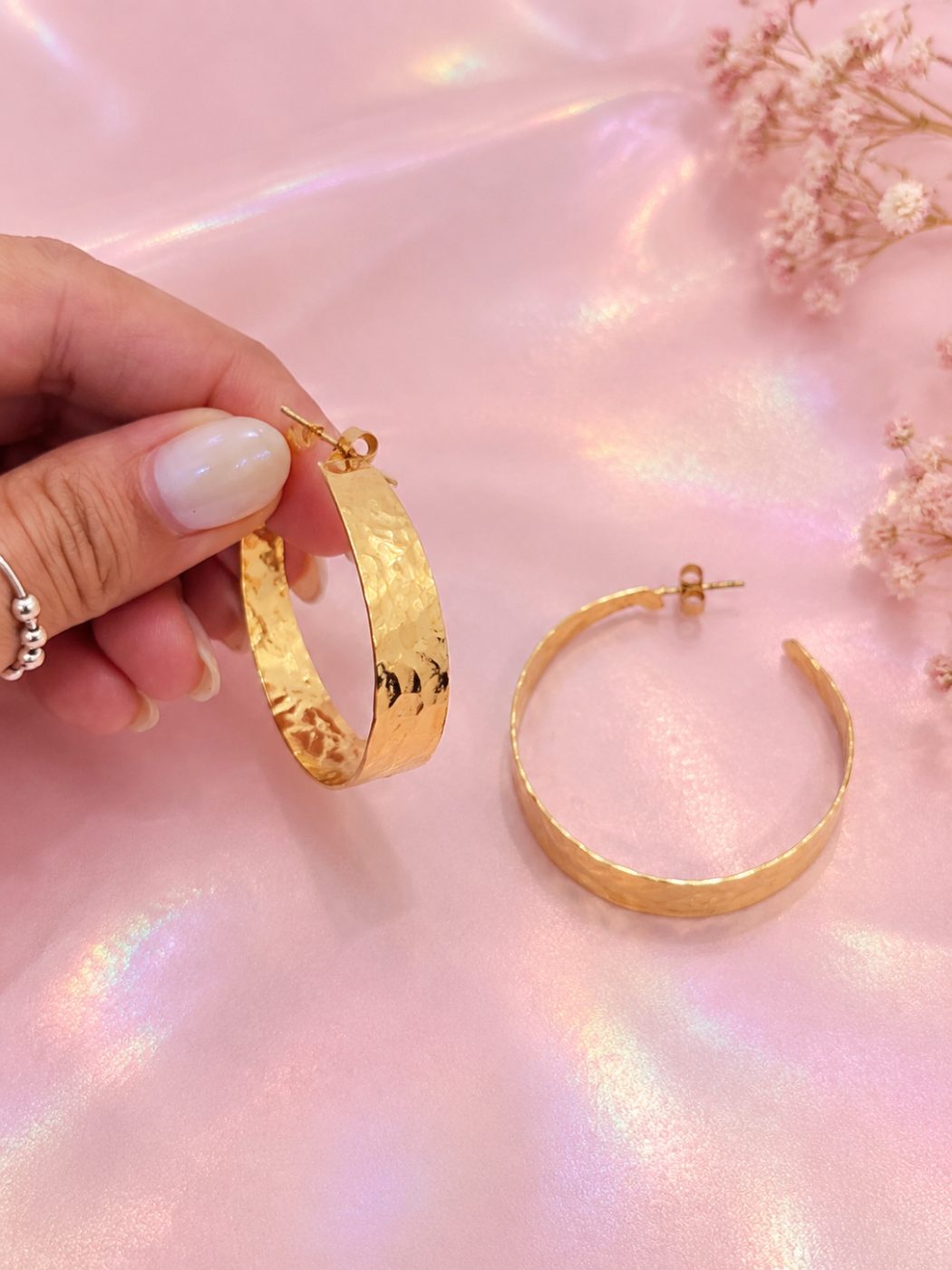 Argollas Aura Martelé  · Cobre enchapado en oro de 18k 